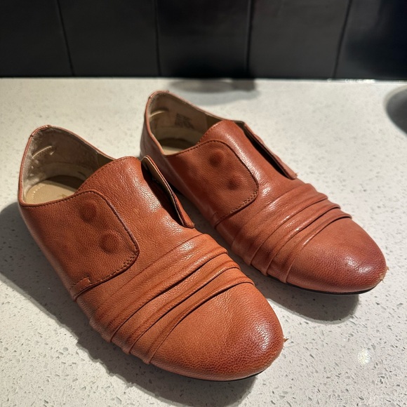 Kenneth Cole•Slip-on Loafers (8) - Picture 2 of 8